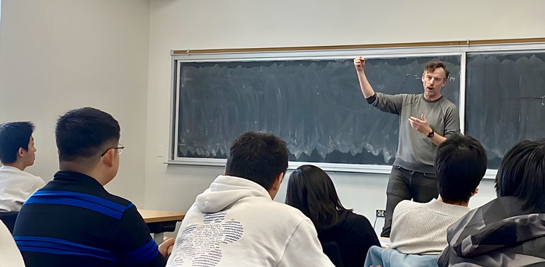 Tom Barrett spoke to Northwestern Applied Math students on quantitative finance. 