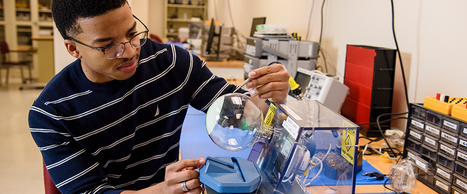 Master of Science in Electrical Engineering Academics Electrical and Computer Engineering Northwestern Engineering