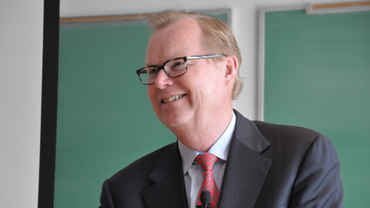 William Woodburn speaks to McCormick students and faculty about engineering thinking in the business world during his Dean's Seminar Series presentation on May 21.