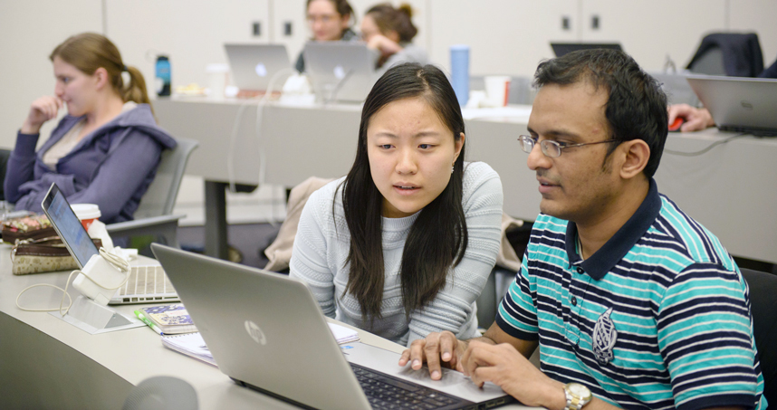 MSiA students Mengshan Jin and Balamurali Natarajan analyze flight delay data during the Christmas holiday.