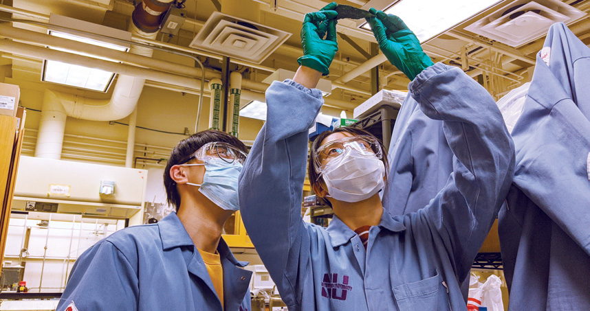 Graduate student Haiyue Huang and postdoctoral fellow Hun Park. Credit: Northwestern University