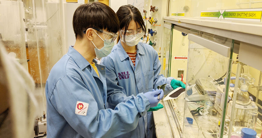 Postdoctoral fellow Hun Park (left) and graduate student Haiyue Huang.