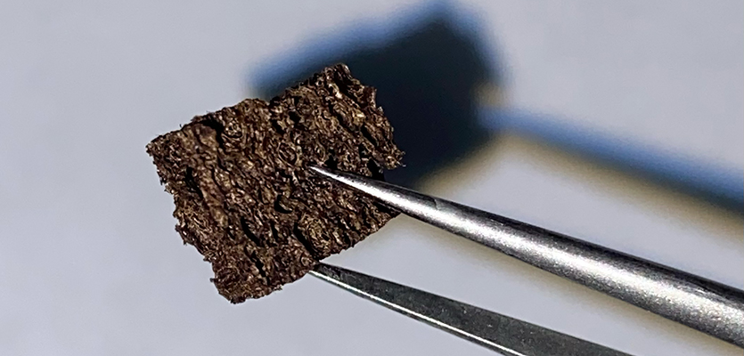 The sponge is coated with an ultrathin layer of nanoparticles.