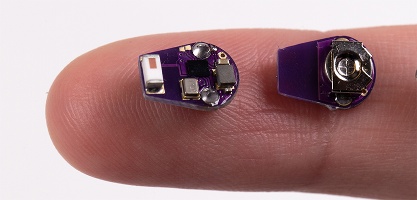 Front (left) and back (right) of the miniaturized implantable temperature sensor on the finger.