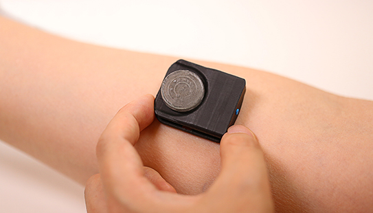 Instead of touching the skin directly, the chamber hovers a few millimeters above it.