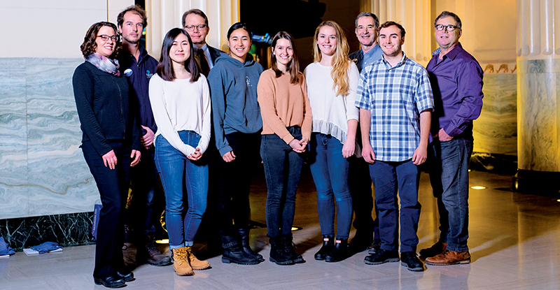 Students and faculty visit Shedd Aquarium and its scientists during Design 384: Interdisciplinary Design Projects.