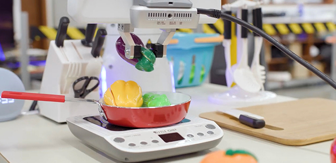 For his independent project, Hang Yin leveraged ML in three different ways to develop a software stack so users could give verbal commands to control a Franka arm and prepare specific meals.